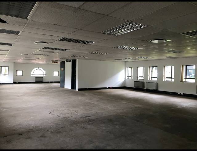 423M² RETAIL TO LET IN HYDE PARK